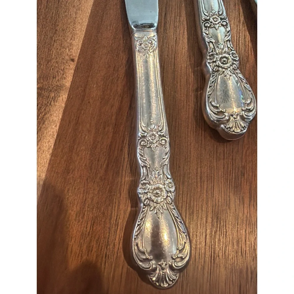 Vintage 1847 Rogers Bros HERITAGE Dinner Knives 9-3/8